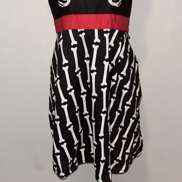 Sourpuss Miss Bones Apron - Picture 3 of 5